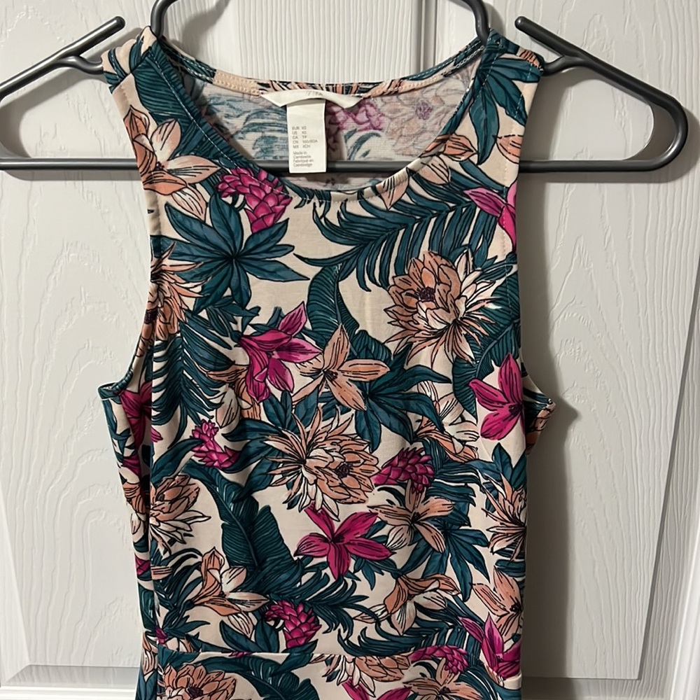 Dress - Picture 2 of 4
